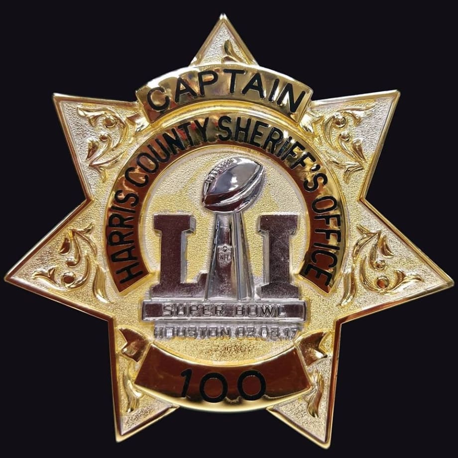 Armed Robbers Shoot at TX Police, Escape