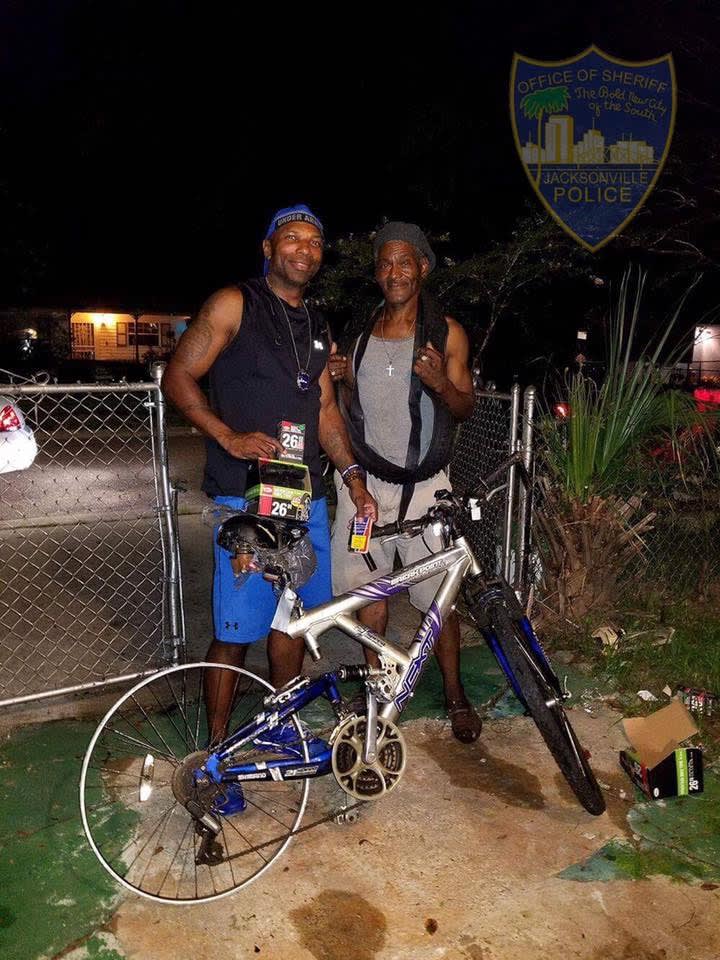 FL Officer Buys New Tires for Man With Broken Bike