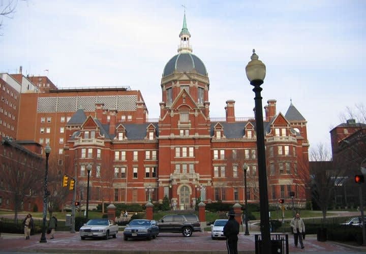Johns Hopkins Gunman Wounds Surgeon, Then Kills Mother and Self
