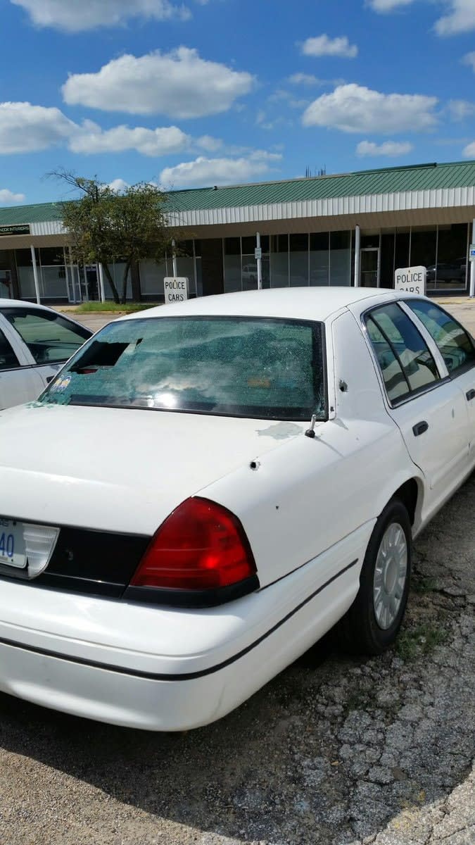 Kansas Police Arrest Man for Shooting at 2 Kansas City Police Vehicles