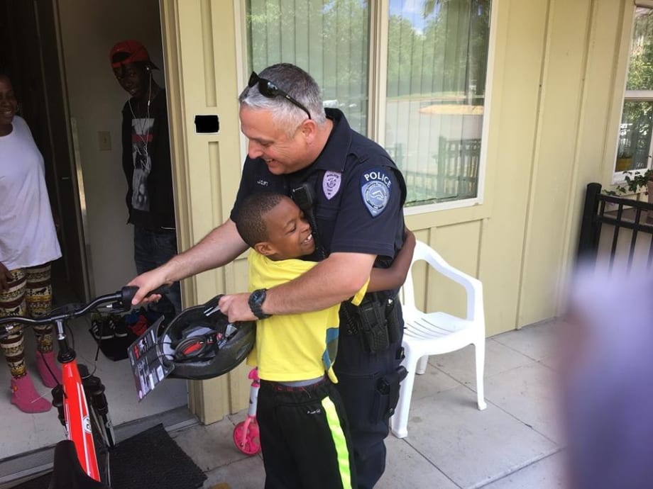 Washington Officer Gives Boy New Bike