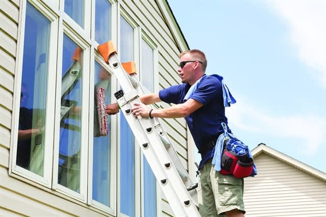 There are great tax benefits to starting a business on the side such as renting space, driving commercially, or making home repairs. Photo via Getty Images.