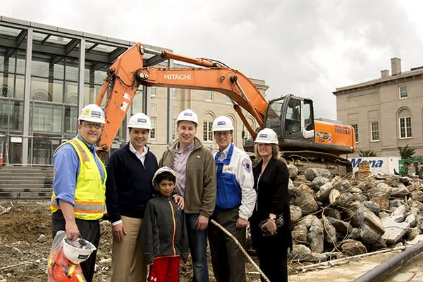 Motorola Officials Tour National Law Enforcement Museum Construction Site