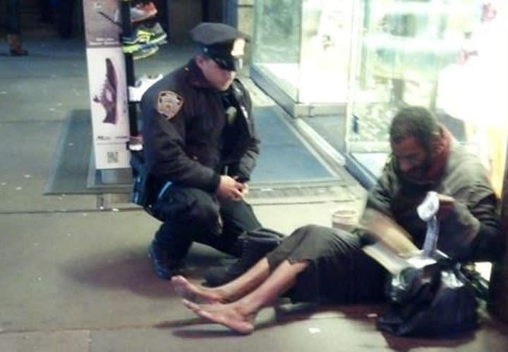 Photo of Kind NYPD Cop Goes Viral