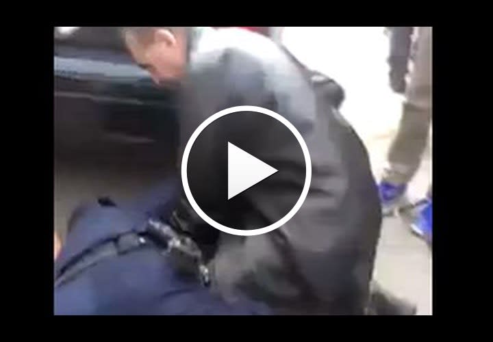 Video: Bystanders Help Ohio Cop Break Up Fight