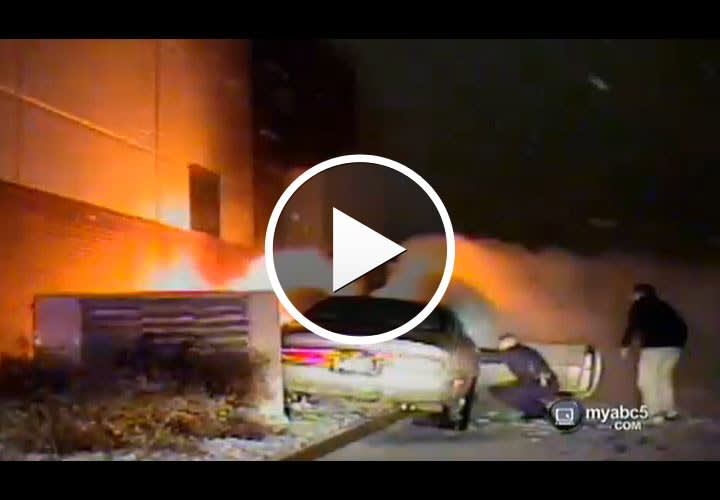 Video: Iowa Cop Pulls Teen from Burning Car