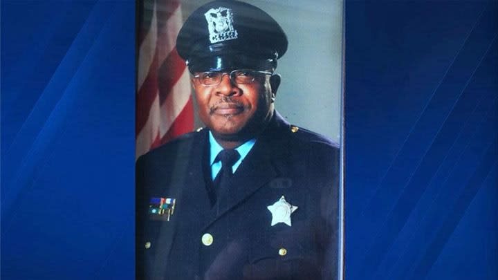 Off-duty Officer Shot in Chicago