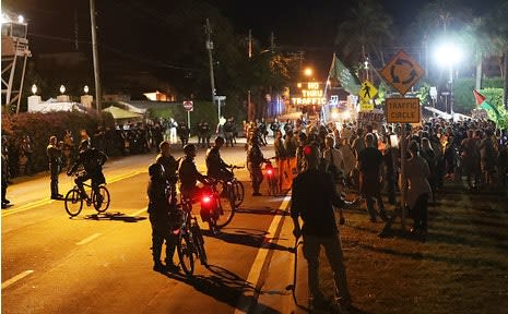 FL Police Cope with Protests at Trump's Mar-a-Lago Residence