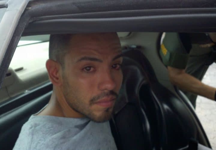 Ariz. Fugitive Surrenders After 10-Hour Standoff