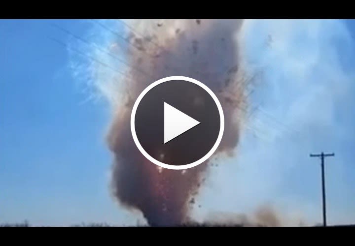 Video: Texas Bomb Techs Detonate 10 Tons of Illegal Fireworks