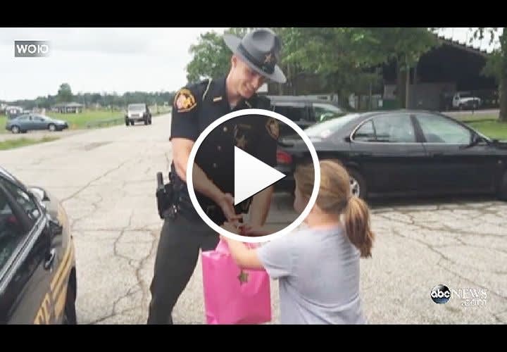 Video: Ohio Deputy Surprises 9-Year-Old Running Lemonade Stand With Tablet