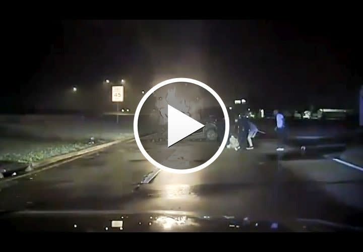 Video: Texas Officers Pull Man from Burning Wreck