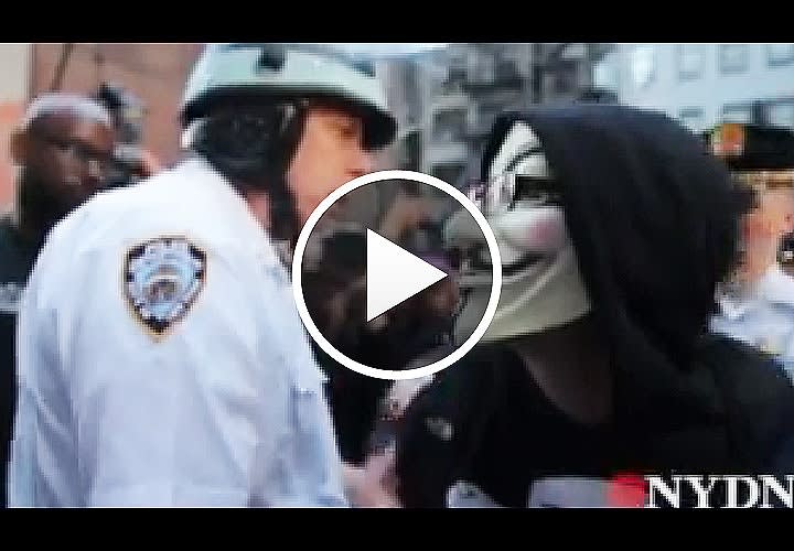 Video: De Blasio Defends Tactics of NYPD Officer at This Week's Protests