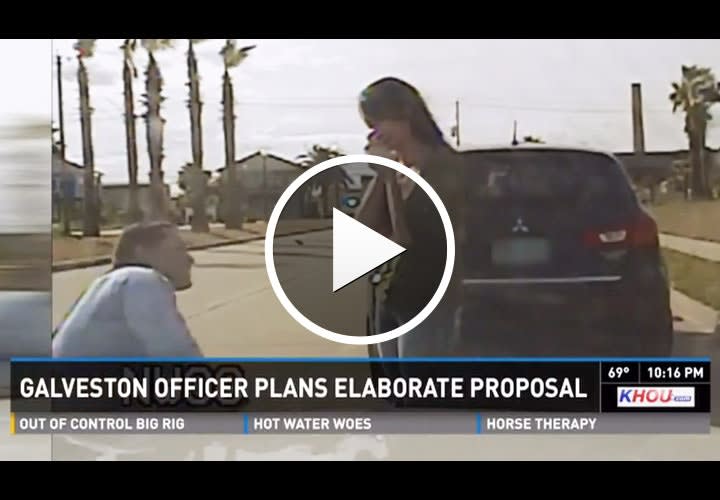 Video: Texas Officer Proposes to Girlfriend at Traffic Stop