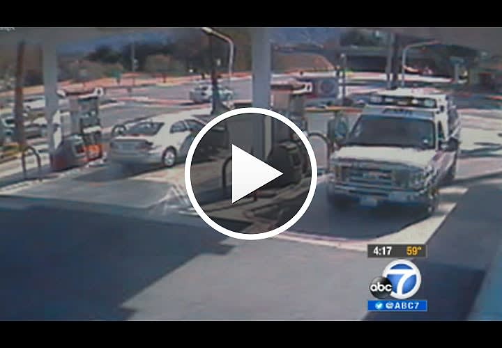 Video: Calif. Officer Delivers Baby in Gas Station