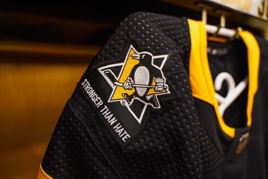 Pittsburgh Officers Injured during Synagogue Shooting Cheered at NHL Game