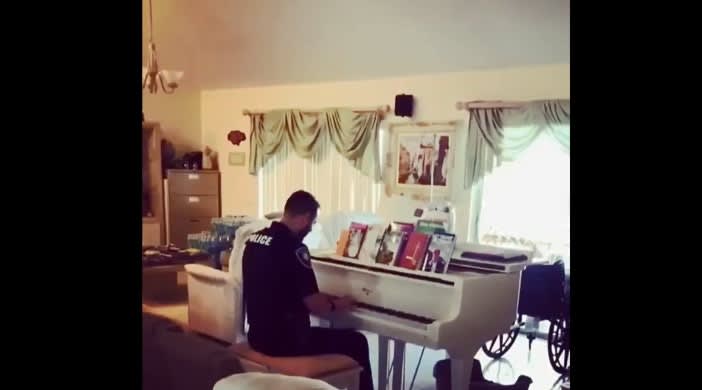 Video: Florida Officer Plays Piano to Comfort Distraught Family