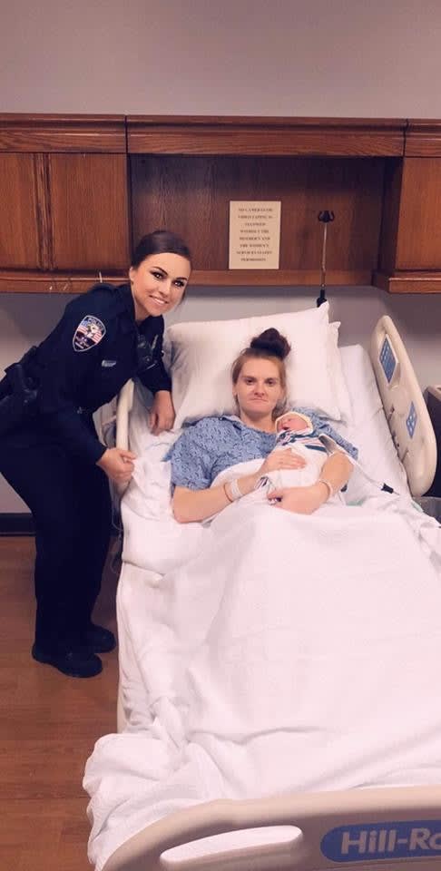 Tennessee Officer Helps Woman Deliver Baby Girl at Roadside