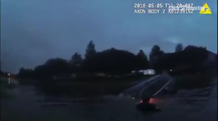 Video: Texas Officers Rescue Woman from Sinking SUV