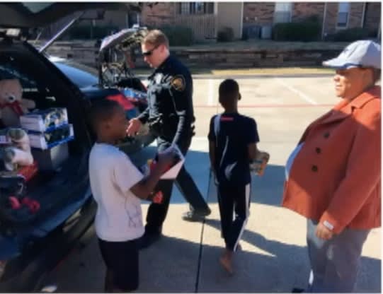 Video: Ft. Worth Officers Bring Christmas Gifts to Family Victimized by Thieves