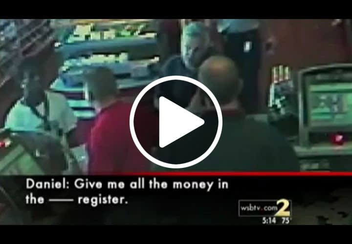 Video: Ga. Man Robs Convenience Store In Front of Cop