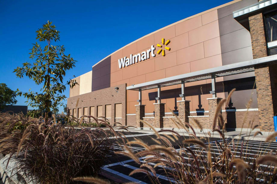 Texas Walmart Security Guard Stops Possible Kidnapping Attempt