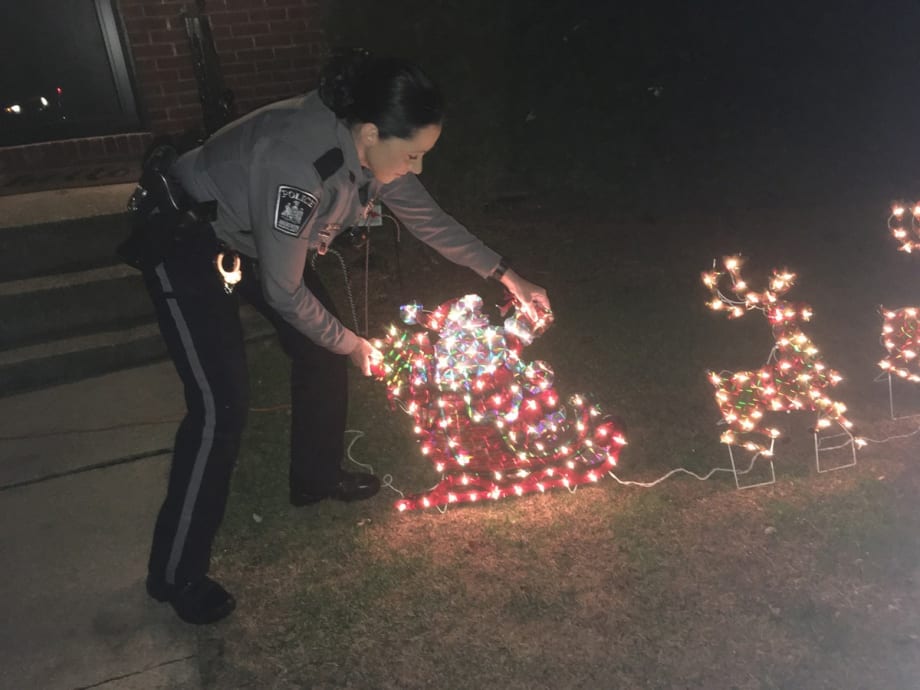 Maryland Officers Replace Family's Holiday Ornaments Wrecked by Vandals