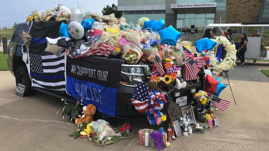 Hundreds Gather at Candlelight Vigil to Pay Tribute to Fallen Texas Officer