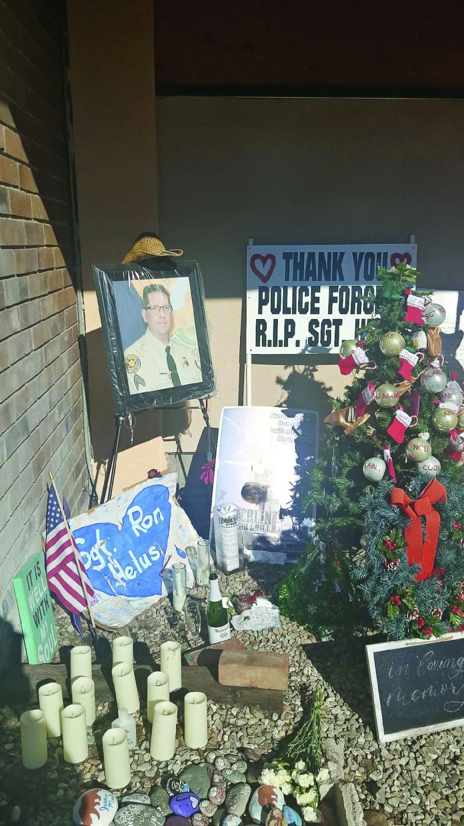 A memorial to Sgt. Ron Helus at the Borderline Bar and Grill. [|CREDIT|]Photo: Lynn Hamilton