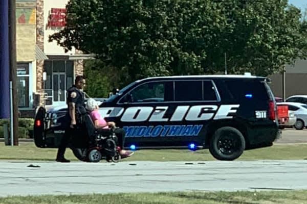 Image of Texas Officer Helping Woman in Wheelchair Draws Praise
