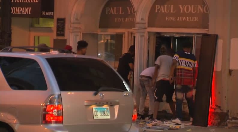 Chicago PD Assigns 1,000 Officers to Weekend Anti-Looting Operations
