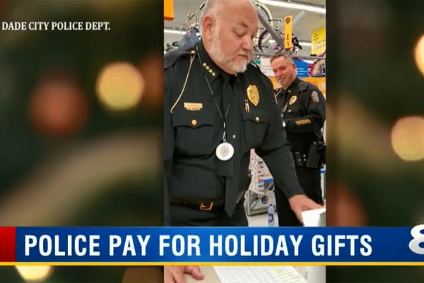 Video: Florida Department Pays for Layaway Christmas Presents