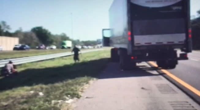 FL Drivers Help Trooper Under Attack