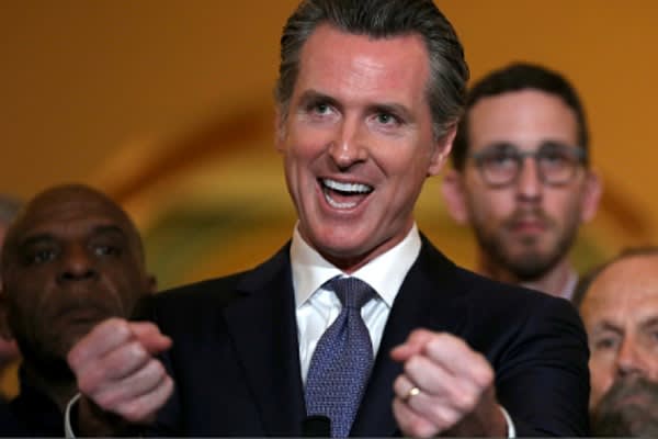 CA Governor Signs Law Allowing Citizens to Refuse to Help Police