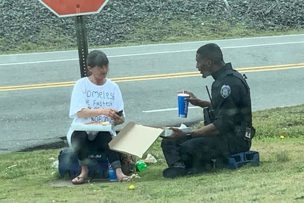 North Carolina Officer Spends Lunch Break Sharing Pizza with Homeless Woman