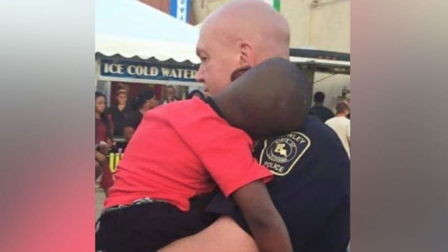 Photo of Louisiana Officer Comforting Lost Boy Goes Viral