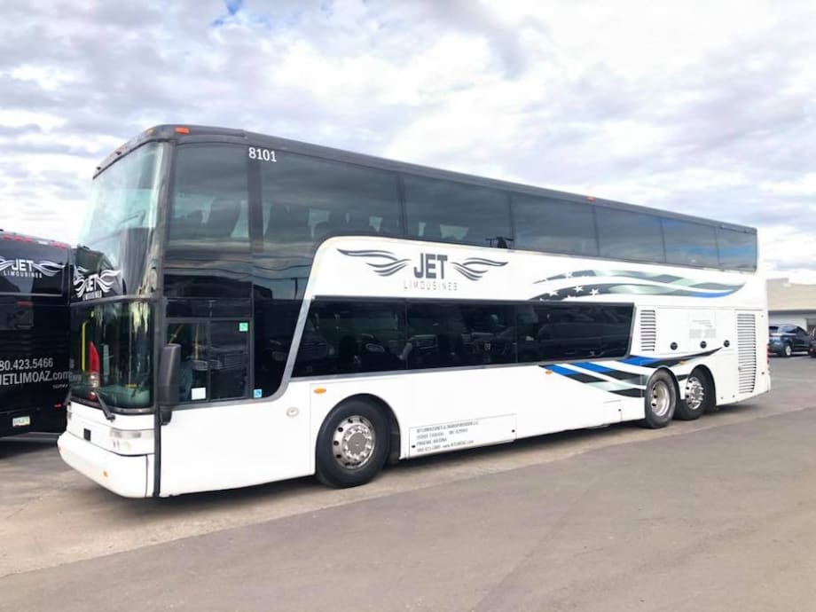 Arizona Entrepreneur Paints Limousine Bus in Thin Blue Line Theme