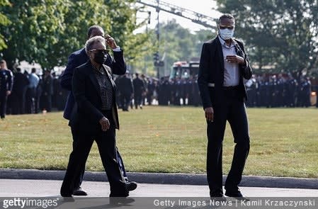 Father of Wounded Chicago Officer Slams Mayor