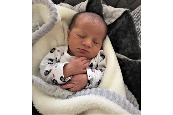 Massachusetts Trooper Helps Wife Deliver Baby at Roadside