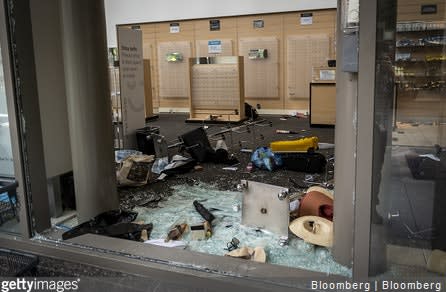 13 Chicago Officers Injured in Downtown Looting, Mayhem