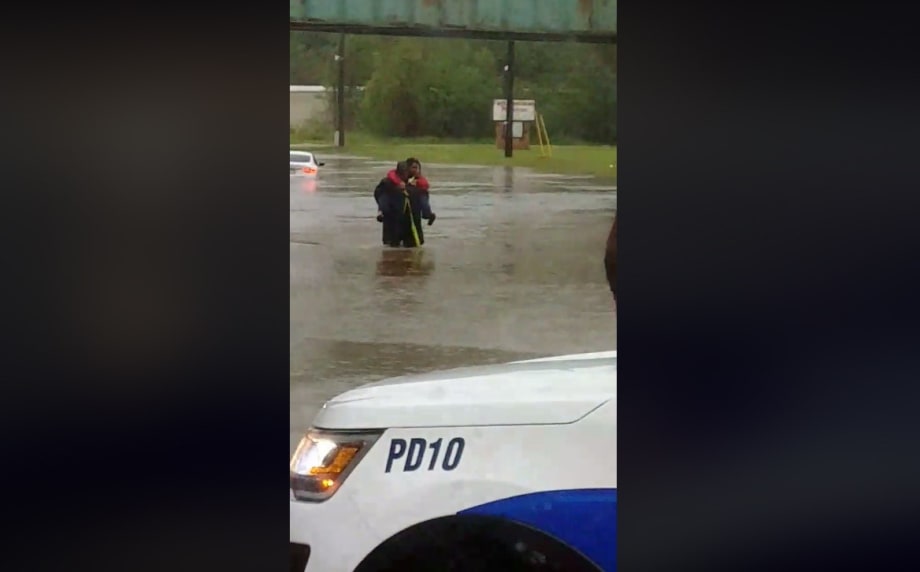 Video: Louisiana Officer Saves Woman from Flooded Car