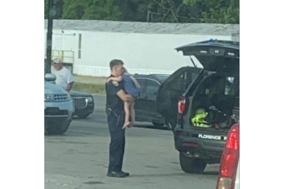 Alabama Chief Praises Officer for Comforting Small Child After Brutal Attack on Her Family