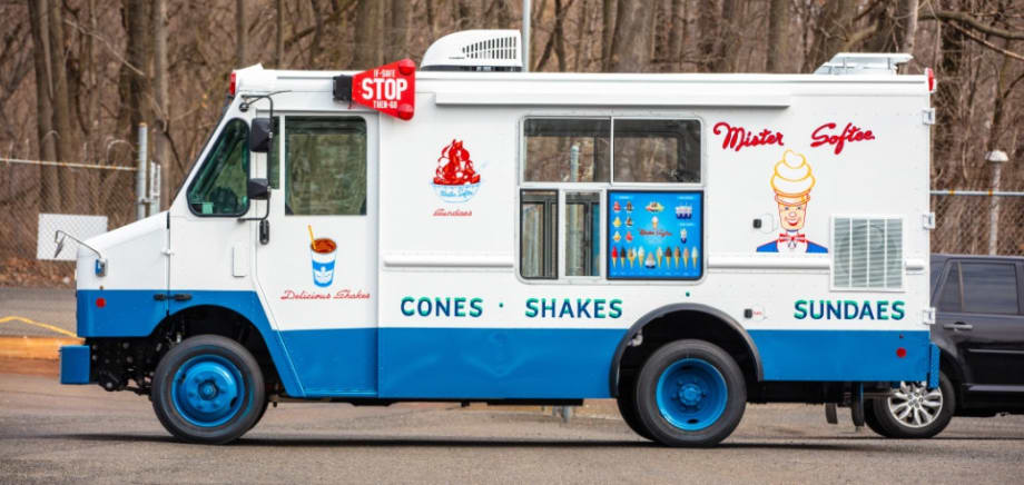 Philly Police Union Gives Out Ice Cream in Campaign Against City's DA
