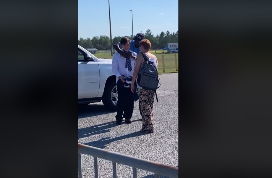 Video: Georgia Officer Helps Teen with Necktie for Graduation Ceremony