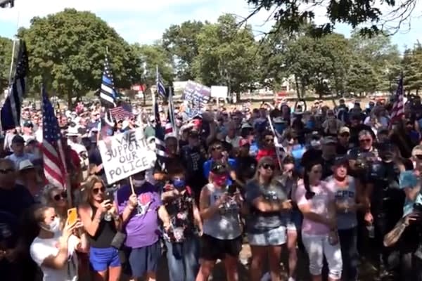 Hundreds Gather at Long Island Rally in Support of Police