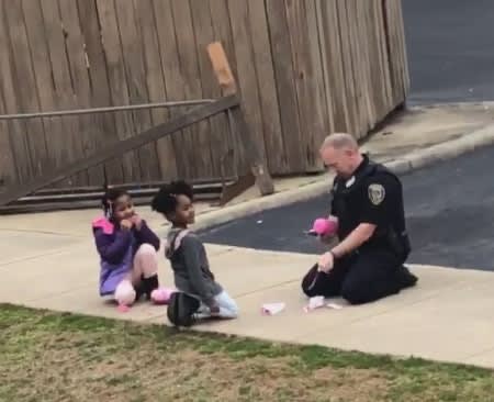 Video of Virginia Officer Playing "Dolls" with Girls Goes Viral