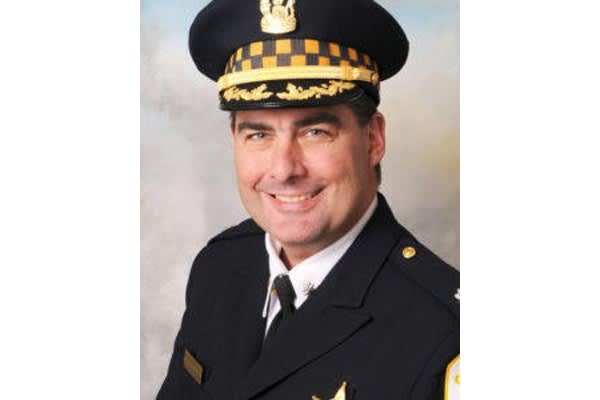 Widow of Slain Chicago Police Commander Sues Online Gun Retailer