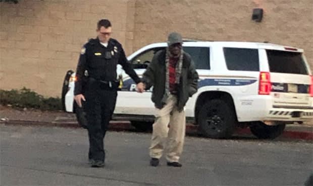 Citizen Snaps Photo of Phoenix Officer Helping Elderly Man