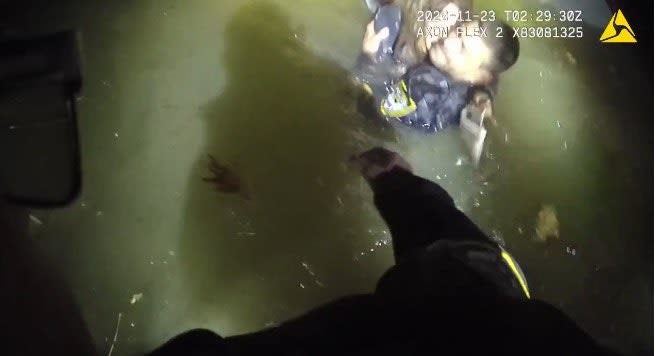 Ohio Officers Rescue Woman from SUV Sinking in River