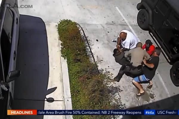 Good Samaritans Come to Aid of California Officer Struggling with Suspect